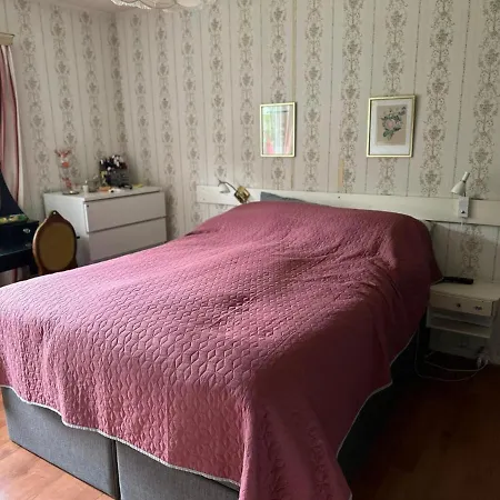 Sentralt Enebolig Med 3 Soverom Nyaraló